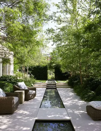 Outdoor living with a water feature