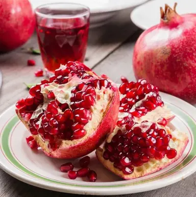 Pomegranate 'Eversweet' red fruit.